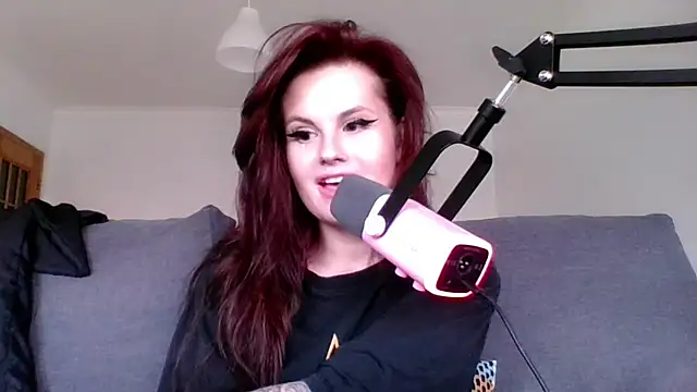 Snapshot of Della_Ideal chatting on March 15, 2025, 4:43 pm Della Ideal online show from March 15, 2025, 4:43 pm