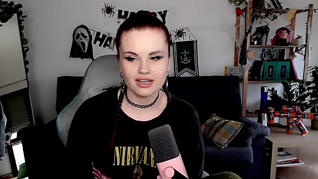 Snapshot of Della_Ideal chatting on November 3, 2025, 9:02 am Della Ideal online show from November 3, 2025, 9:02 am