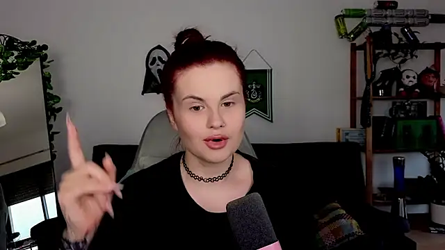 Snapshot of Della_Ideal chatting on November 14, 2025, 9:02 am Della Ideal online show from November 14, 2025, 9:02 am