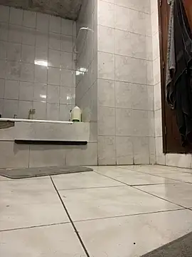 rogerdik76 online show from April 22, 2026, 10:05 pm