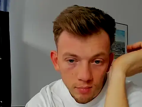 hotblondeguy69 online show from October 21, 2025, 1:43 pm