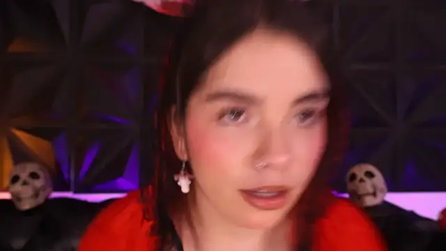 Snapshot of DaphneGlas chatting on October 30, 2025, 1:09 pm DaphneGlas online show from October 30, 2025, 1:09 pm