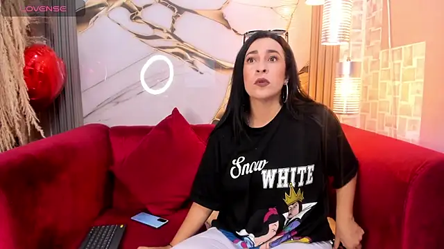 Snapshot of Bella_williamss_ chatting on December 15, 2025, 7:41 pm Bella williamss online show from December 15, 2025, 7:41 pm