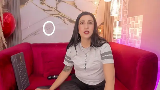 Snapshot of Bella_williamss_ chatting on December 18, 2025, 4:11 pm Bella williamss online show from December 18, 2025, 4:11 pm