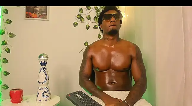 Snapshot of LOGAN_DRAKE chatting on March 7, 2025, 6:46 am LOGAN DRAKE online show from March 7, 2025, 6:46 am