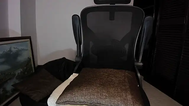 maxflurry  online show from October 26, 2025, 4:46 am