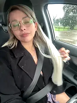 Snapshot of WhiteSnow09 chatting on September 19, 2025, 8:24 pm WhiteSnow09 online show from September 19, 2025, 8:24 pm