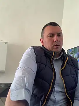 Mike8523 online show from April 21, 2026, 9:38 am