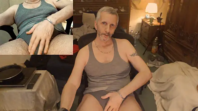 maxdaddy690 online show from March 18, 2026, 9:37 pm