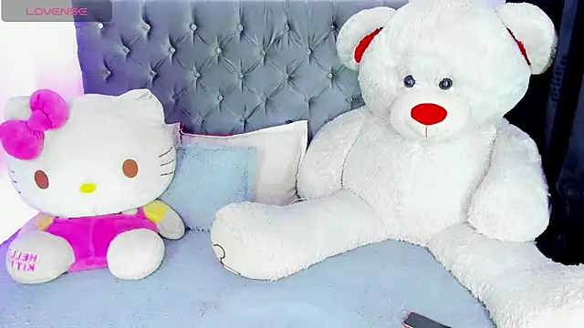 Julie Lovelyx1 online show from March 12, 2026, 4:40 am