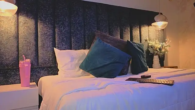 Ariannaa Suarez1 online show from September 24, 2025, 8:04 pm