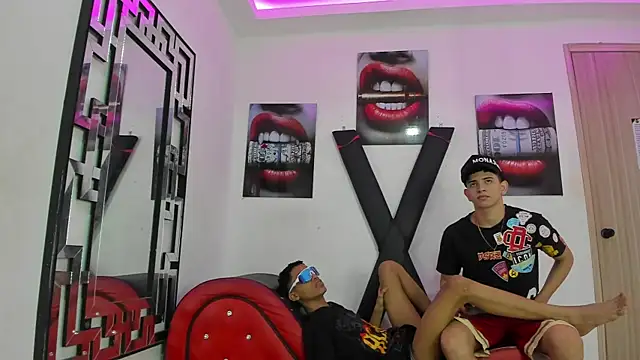 Snapshot of KING_OFF_BOYS chatting on November 24, 2025, 1:33 pm KING OFF BOYS online show from November 24, 2025, 1:33 pm