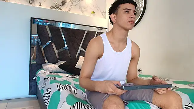 Snapshot of KING_OFF_BOYS chatting on November 22, 2025, 1:10 pm KING OFF BOYS online show from November 22, 2025, 1:10 pm