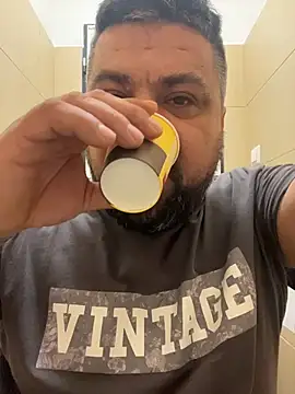 Snapshot of Alexander18edd chatting on February 16, 2026, 5:39 am Alexander18edd online show from February 16, 2026, 5:39 am