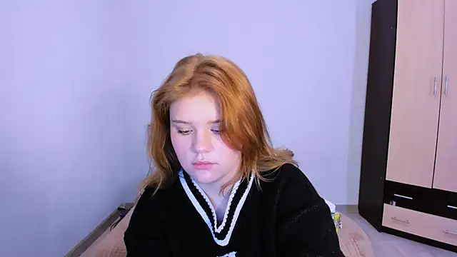 Snapshot of LaseyMoon chatting on November 11, 2025, 2:28 am LaseyMoon online show from November 11, 2025, 2:28 am