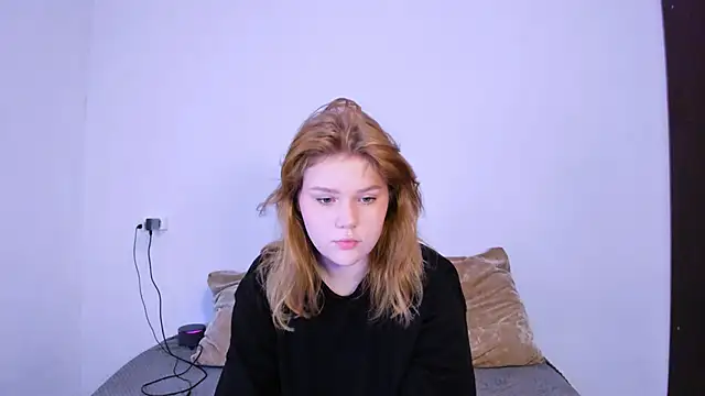 Snapshot of LaseyMoon chatting on November 2, 2025, 10:48 pm LaseyMoon online show from November 2, 2025, 10:48 pm