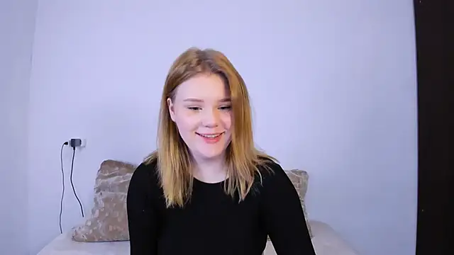 Snapshot of LaseyMoon chatting on October 23, 2025, 10:41 pm LaseyMoon online show from October 23, 2025, 10:41 pm