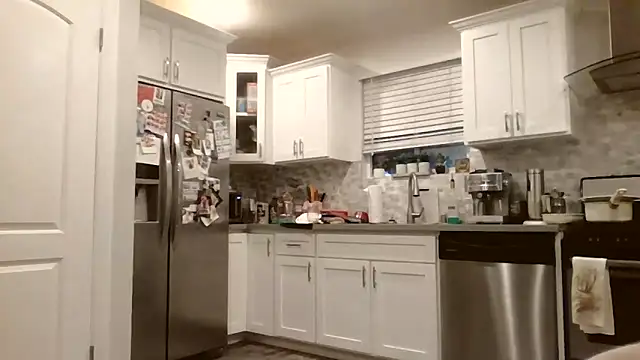 princesskimamii online show from November 21, 2025, 5:28 am