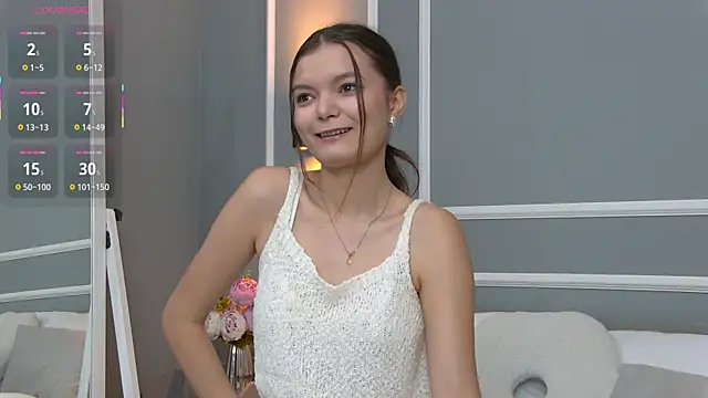 AsterQuinn online show from September 24, 2025, 3:29 pm