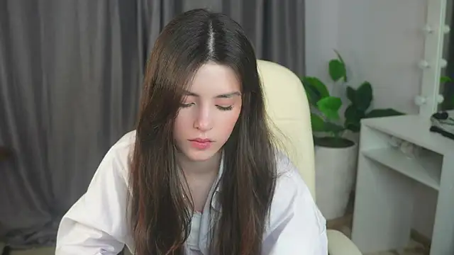 ArletteBiddix online show from March 6, 2025, 8:09 am