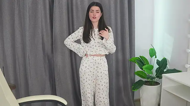 ArletteBiddix online show from March 22, 2025, 12:14 pm