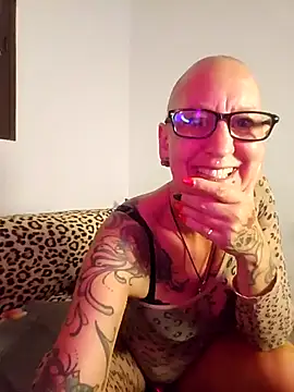 Emma Milf25 online show from November 25, 2025, 3:45 pm