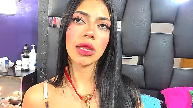 Snapshot of EMYCLARK01 chatting on December 15, 2025, 11:27 am EMYCLARK01 online show from December 15, 2025, 11:27 am