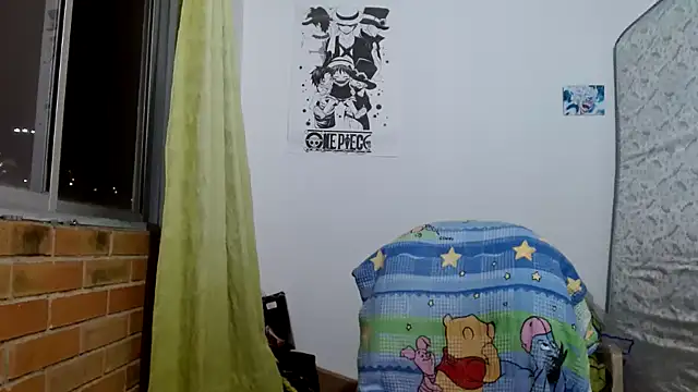 Snapshot of Escarcha-blue chatting on December 21, 2025, 12:35 am Escarcha-blue online show from December 21, 2025, 12:35 am