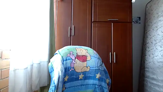 Snapshot of Escarcha-blue chatting on April 22, 2026, 1:40 pm Escarcha-blue online show from April 22, 2026, 1:40 pm