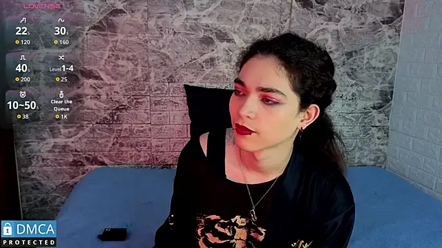 Snapshot of MaeveKuro chatting on December 15, 2025, 3:23 am MaeveKuro online show from December 15, 2025, 3:23 am