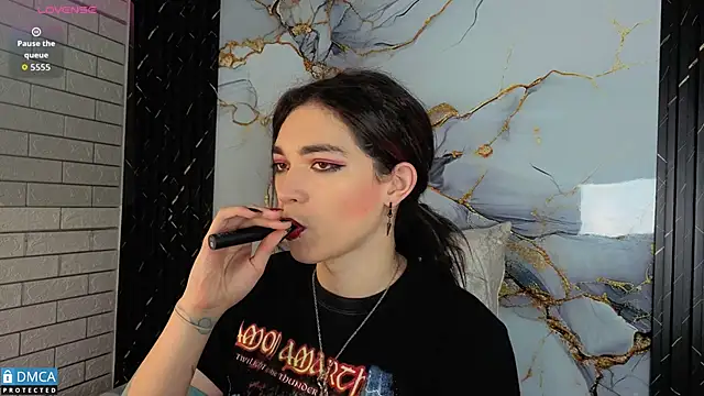 Snapshot of MaeveKuro chatting on November 8, 2025, 3:10 am MaeveKuro online show from November 8, 2025, 3:10 am