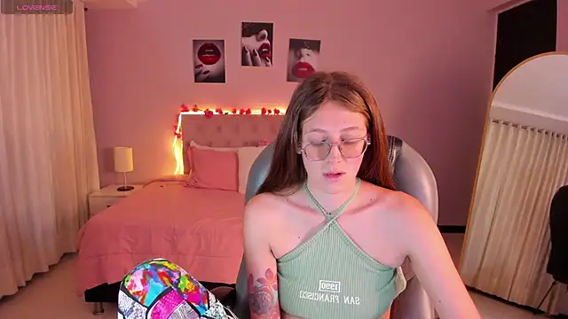 Emily Warren  online show from June 5, 2026, 8:58 pm