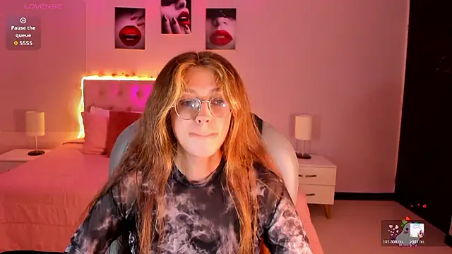 Emily Warren  online show from March 3, 2026, 7:43 pm