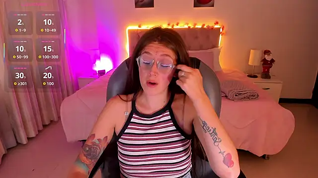 Snapshot of Emily_Warren_ chatting on November 19, 2025, 7:03 pm Emily Warren online show from November 19, 2025, 7:03 pm