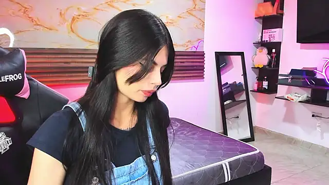 Snapshot of Cloe_roouse chatting on March 17, 2026, 7:39 pm Cloe roouse online show from March 17, 2026, 7:39 pm