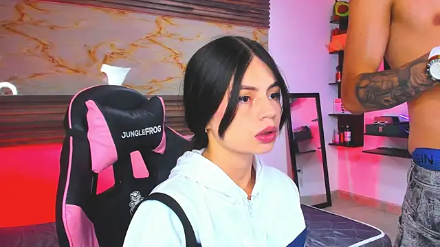 Snapshot of Cloe_roouse chatting on April 15, 2026, 8:09 pm Cloe roouse online show from April 15, 2026, 8:09 pm