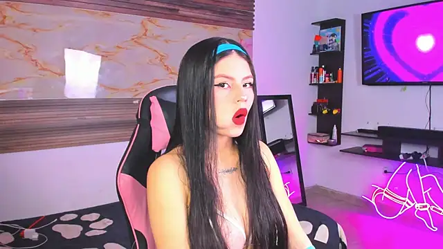 Snapshot of Cloe_roouse chatting on October 30, 2025, 7:33 pm Cloe roouse online show from October 30, 2025, 7:33 pm