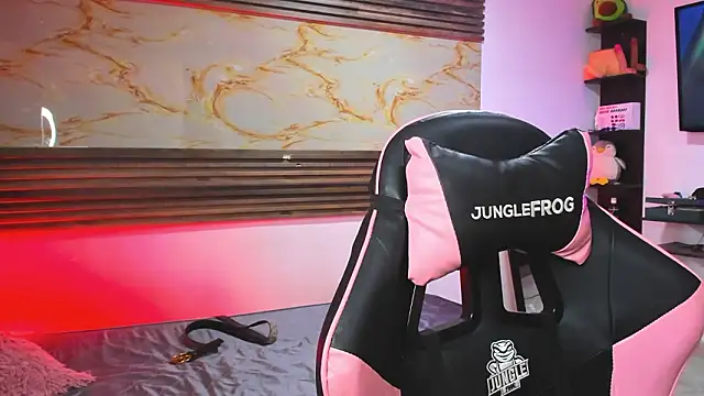 Snapshot of Cloe_roouse chatting on March 13, 2026, 7:41 pm Cloe roouse online show from March 13, 2026, 7:41 pm