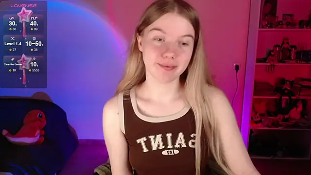 Strawberry juli online show from May 18, 2026, 5:45 am