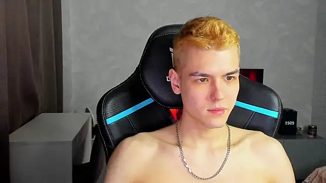 Snapshot of TravisRevas chatting on March 7, 2025, 4:11 pm TravisRevas online show from March 7, 2025, 4:11 pm