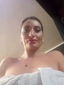 Snapshot of zoeylarkens chatting on October 27, 2025, 4:13 am zoeylarkens online show from October 27, 2025, 4:13 am