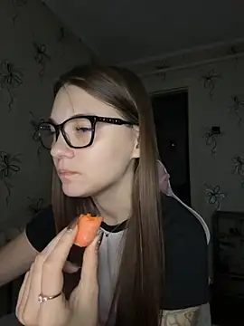 Snapshot of MrrKate chatting on November 24, 2025, 12:43 am MrrKate online show from November 24, 2025, 12:43 am