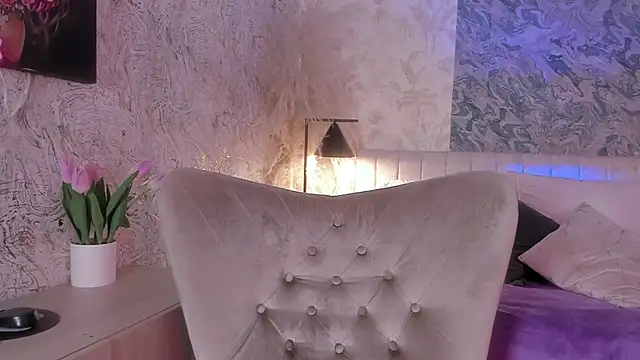 Arianaa collins online show from October 25, 2025, 12:17 pm