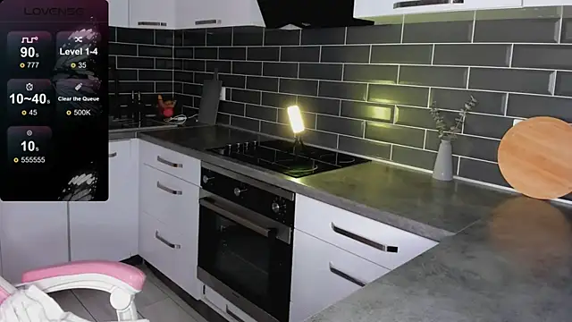 ShaiyaMinn3 online show from December 18, 2025, 5:17 pm