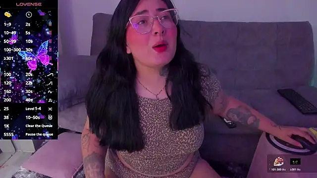 Curvybaddie99 online show from March 25, 2026, 6:51 pm