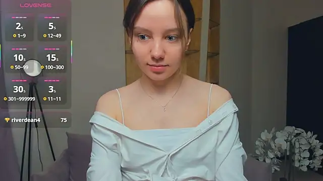 Snapshot of EdinaCordner chatting on October 19, 2025, 10:51 am EdinaCordner online show from October 19, 2025, 10:51 am