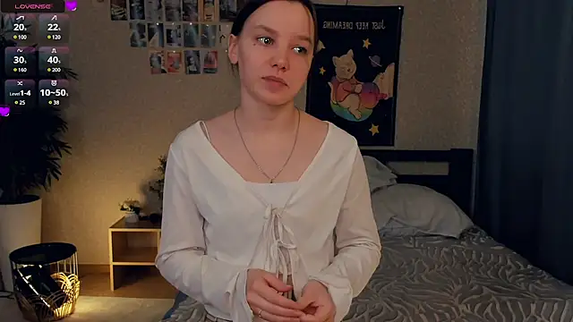 Snapshot of EdinaCordner chatting on March 21, 2025, 7:33 am EdinaCordner online show from March 21, 2025, 7:33 am