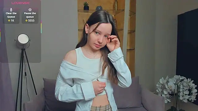 Snapshot of EdinaCordner chatting on October 22, 2025, 11:20 am EdinaCordner online show from October 22, 2025, 11:20 am