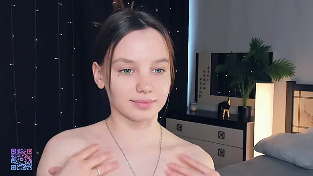 Snapshot of EdinaCordner chatting on March 6, 2025, 10:09 am EdinaCordner online show from March 6, 2025, 10:09 am