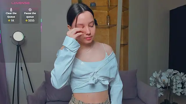 Snapshot of EdinaCordner chatting on October 1, 2025, 10:09 am EdinaCordner online show from October 1, 2025, 10:09 am